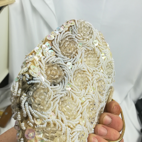 Handmade bead and sequined white vintage clutch pu - Picture 7 of 8